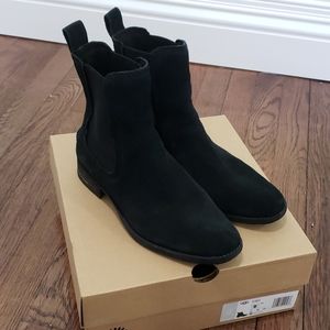 Ugg black suede boot